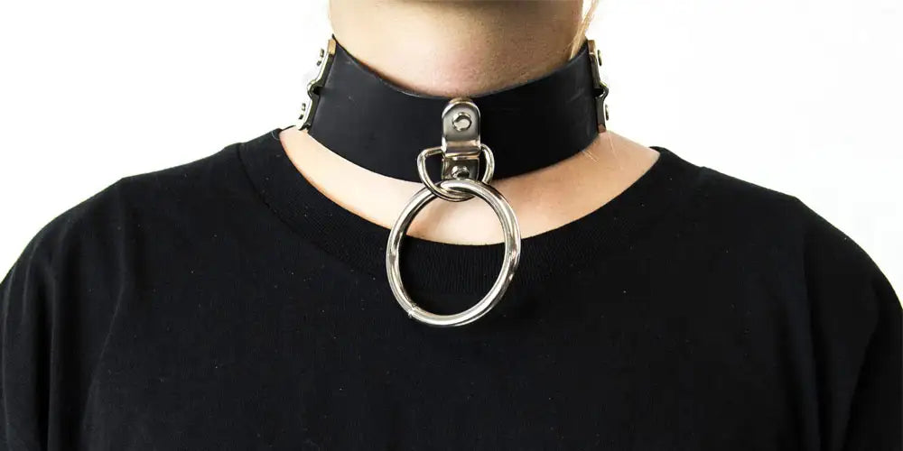 Neckband – black leather – nickel plates & ring